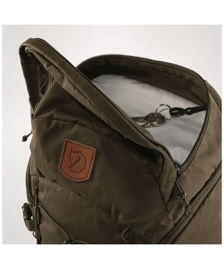 71149116_Fjällräven Singi 28 dark olive