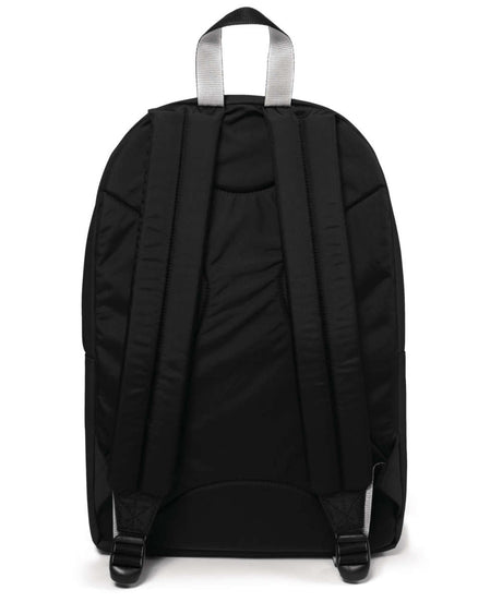 71151646_Eastpak Back To Work blakout bw