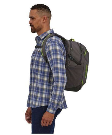 71198586_Patagonia Refugio Day Pack 26L forge grey