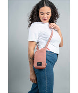 71245984_Pacsafe GO Tech Crossbody Anti-Diebstahl-Umhängetasche rose