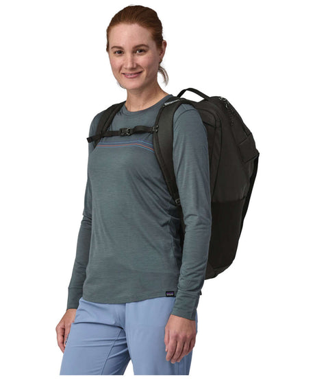 71235393_Patagonia Black Hole Pack 32L black