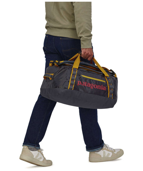 71198376_Patagonia Black Hole Duffel 40L smolder blue w/buckwheat gold