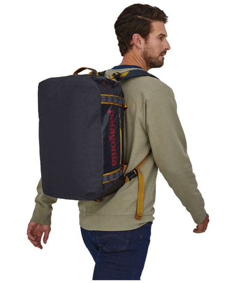 71198376_Patagonia Black Hole Duffel 40L smolder blue w/buckwheat gold